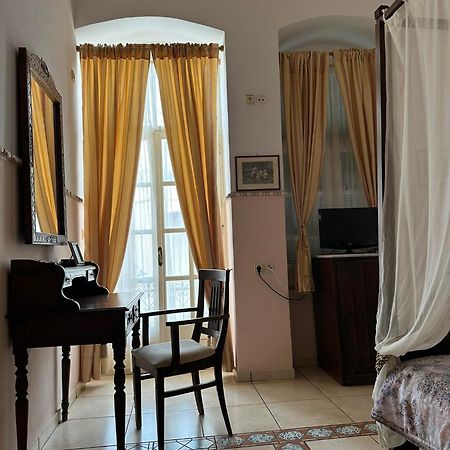 Monte Kristo Hotel Ermoupoli Buitenkant foto