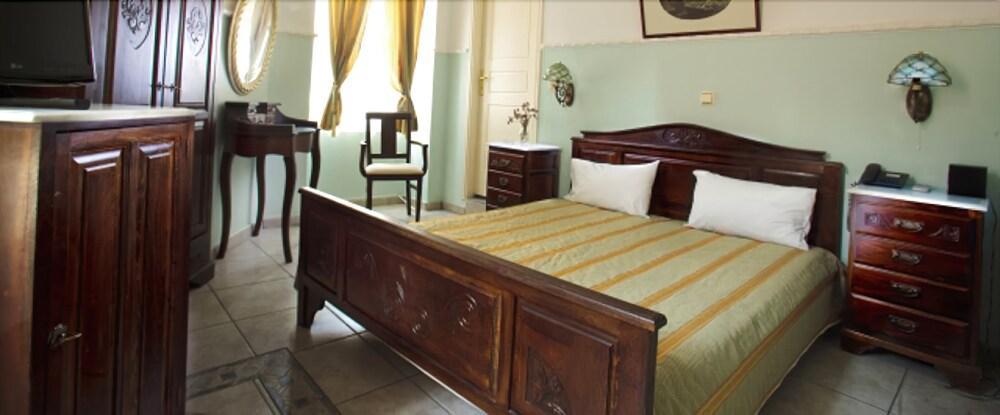 Monte Kristo Hotel Ermoupoli Buitenkant foto