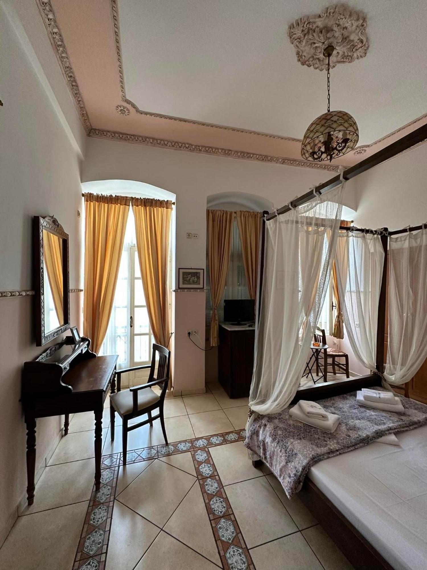 Monte Kristo Hotel Ermoupoli Buitenkant foto