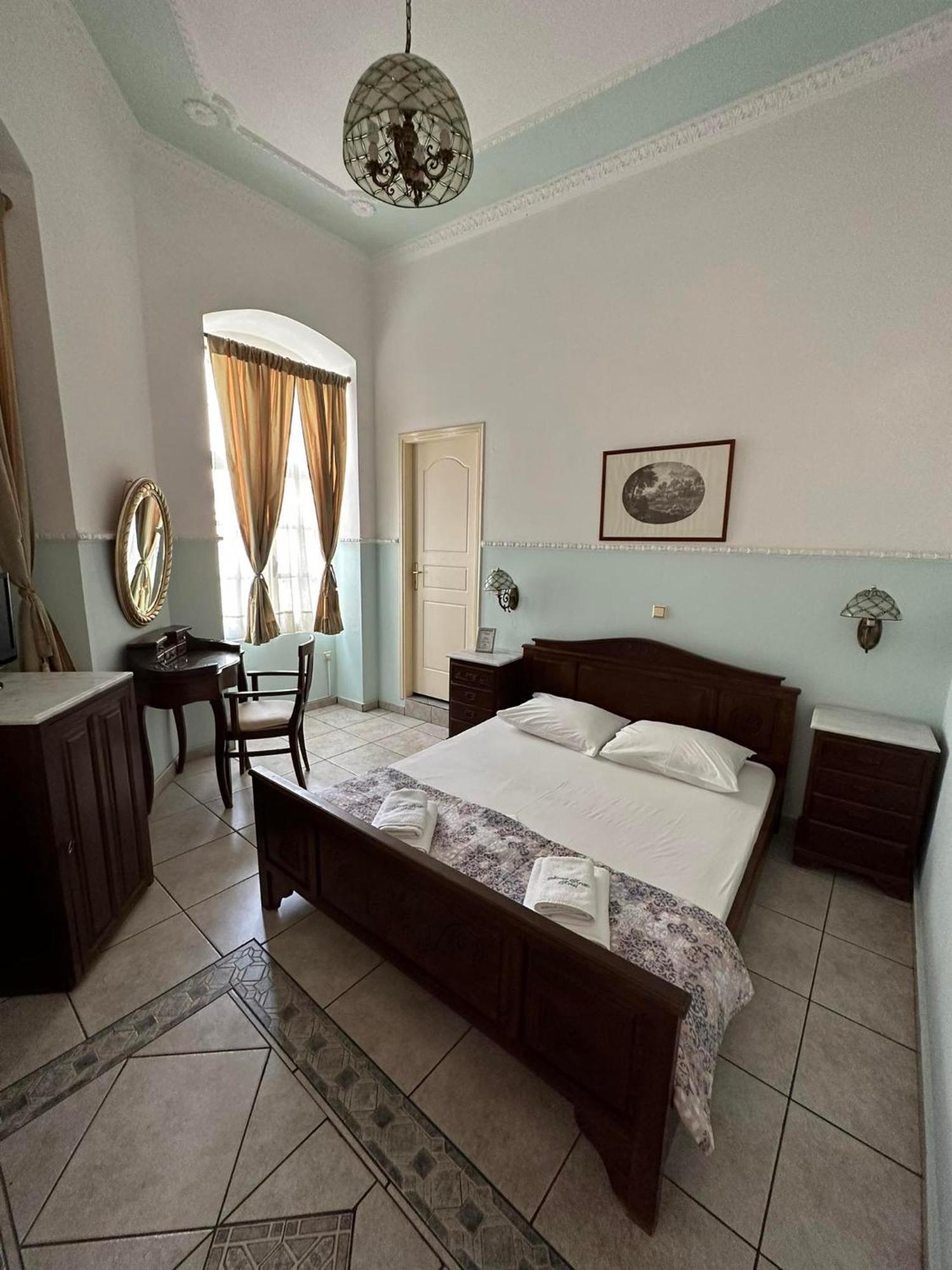Monte Kristo Hotel Ermoupoli Buitenkant foto