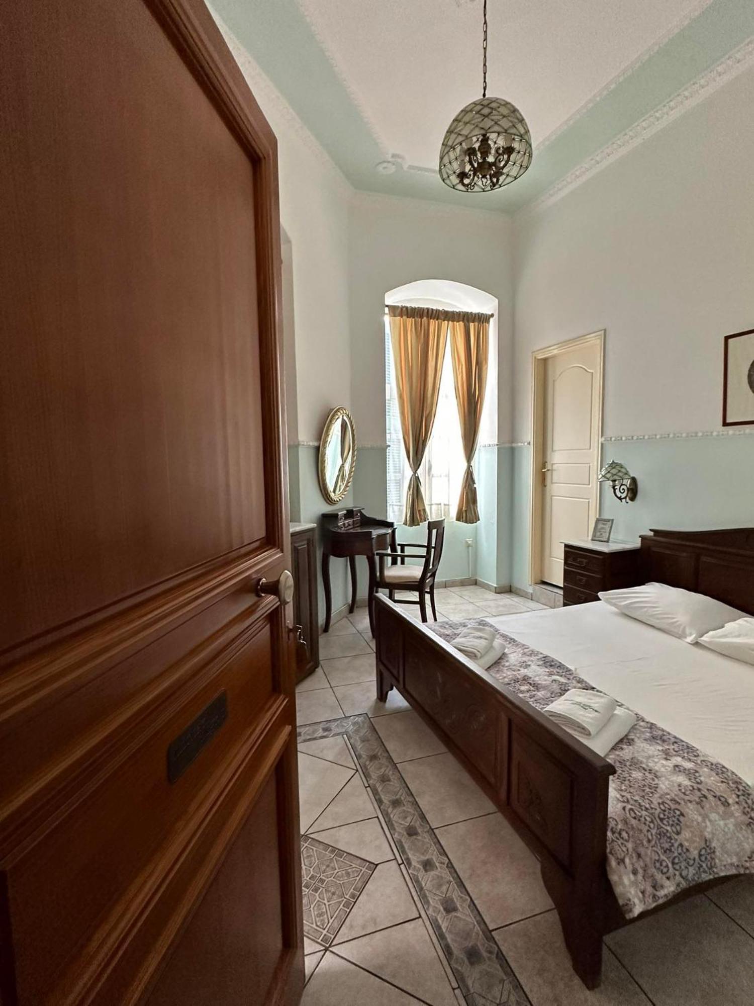 Monte Kristo Hotel Ermoupoli Buitenkant foto