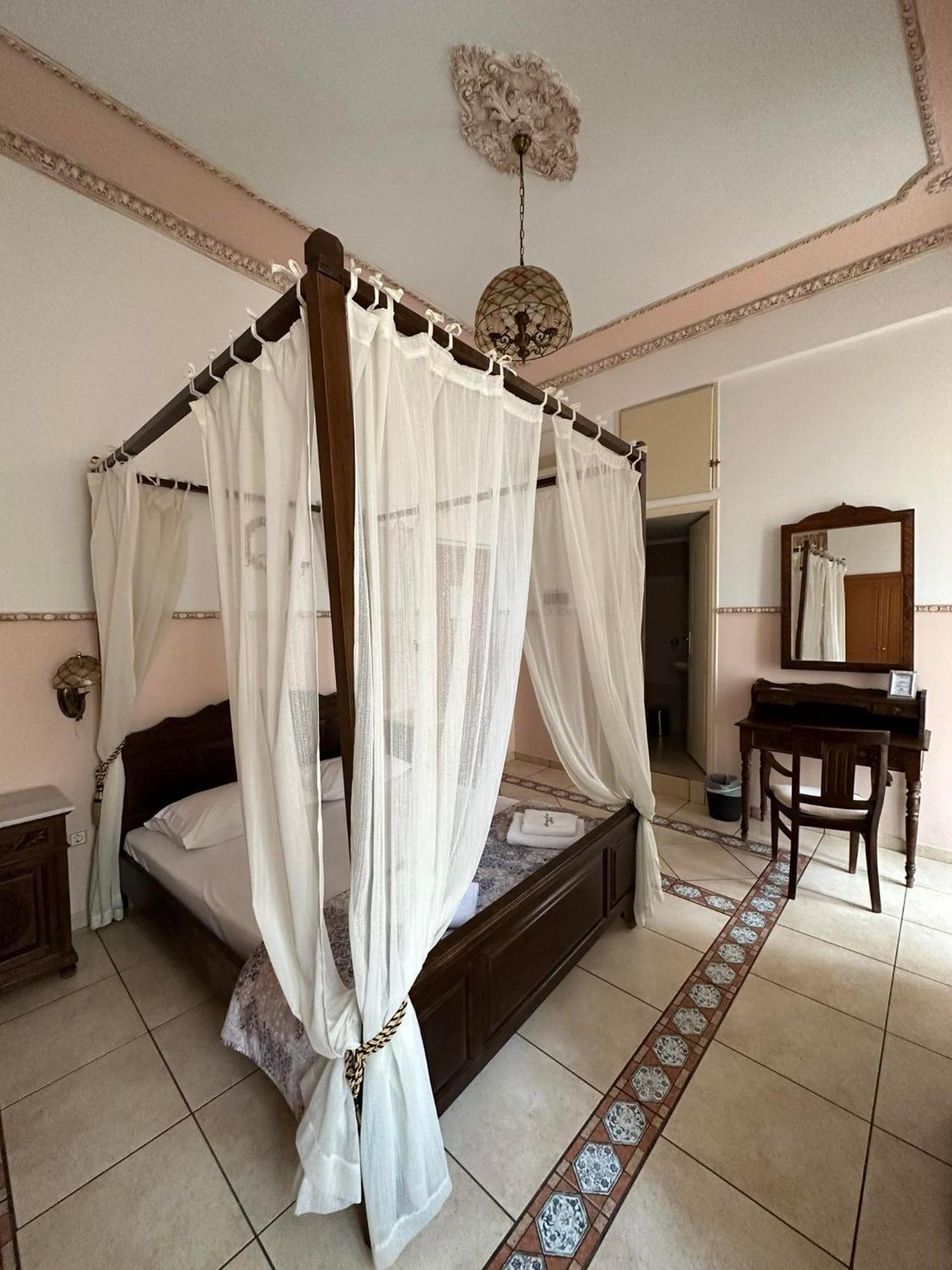 Monte Kristo Hotel Ermoupoli Buitenkant foto