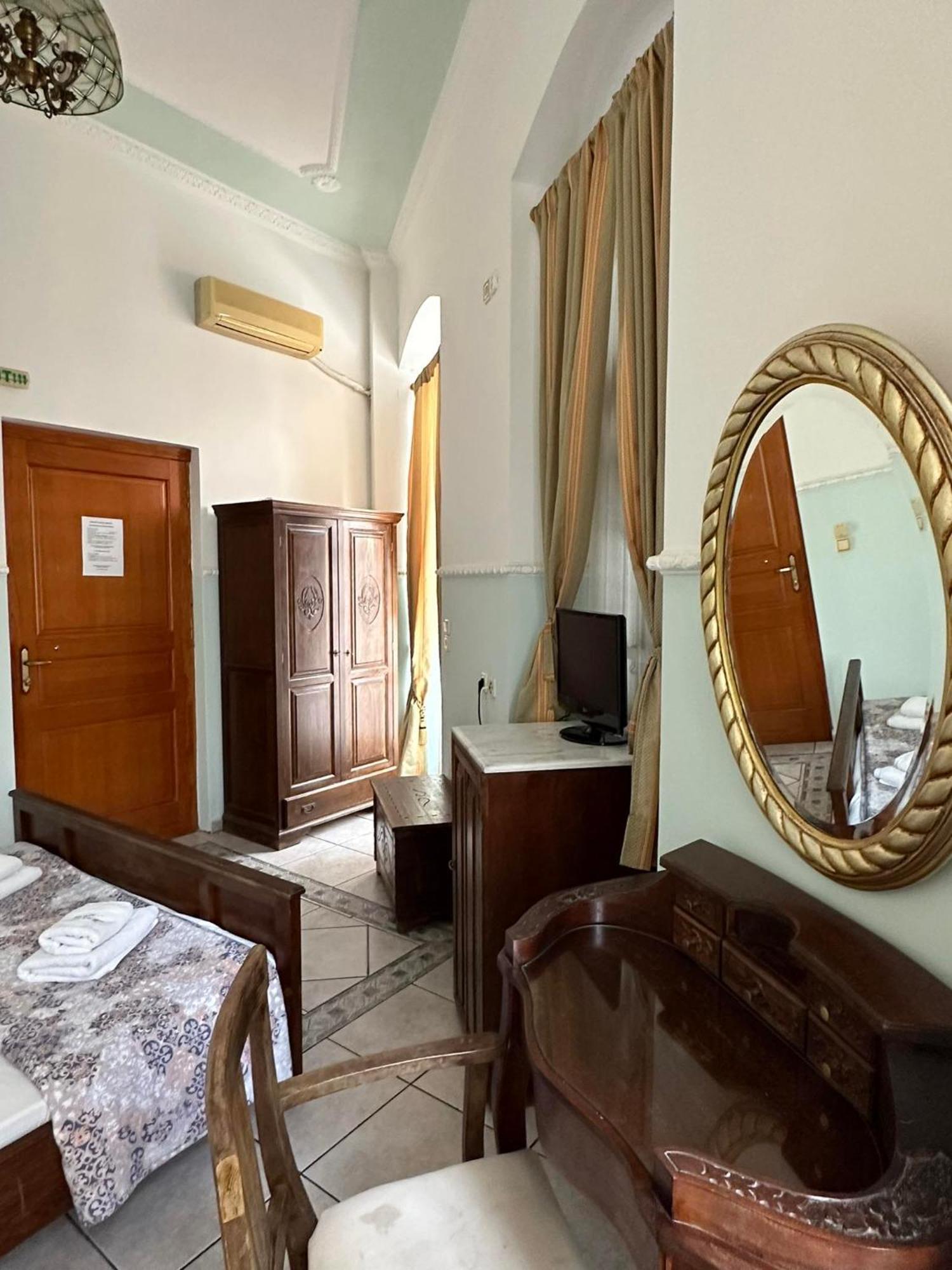 Monte Kristo Hotel Ermoupoli Buitenkant foto
