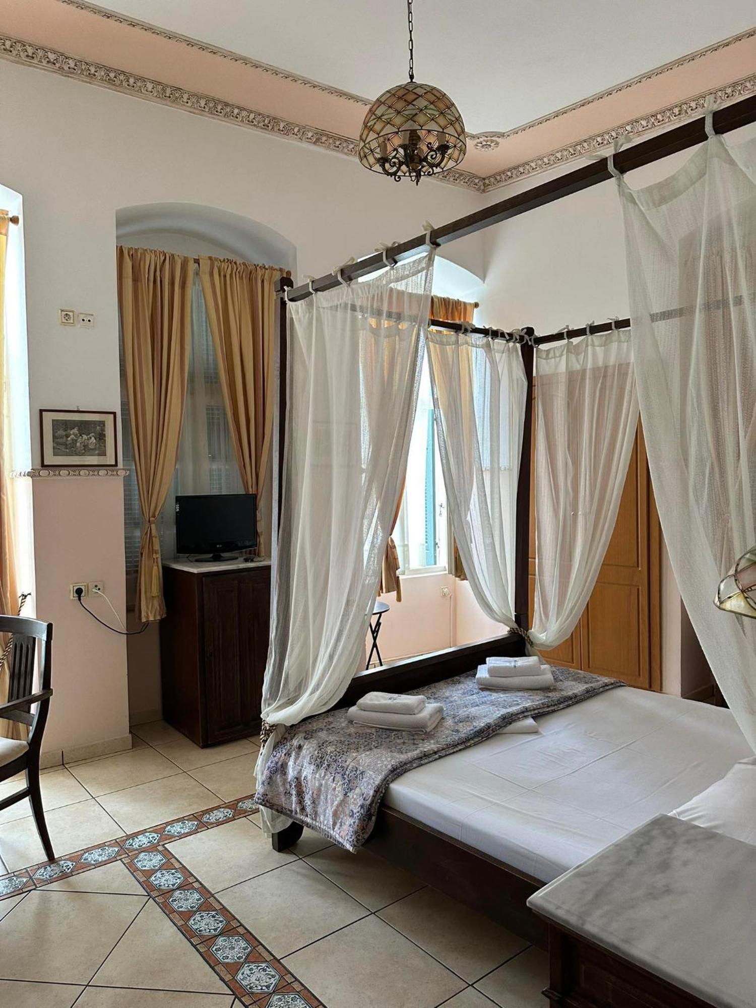 Monte Kristo Hotel Ermoupoli Buitenkant foto