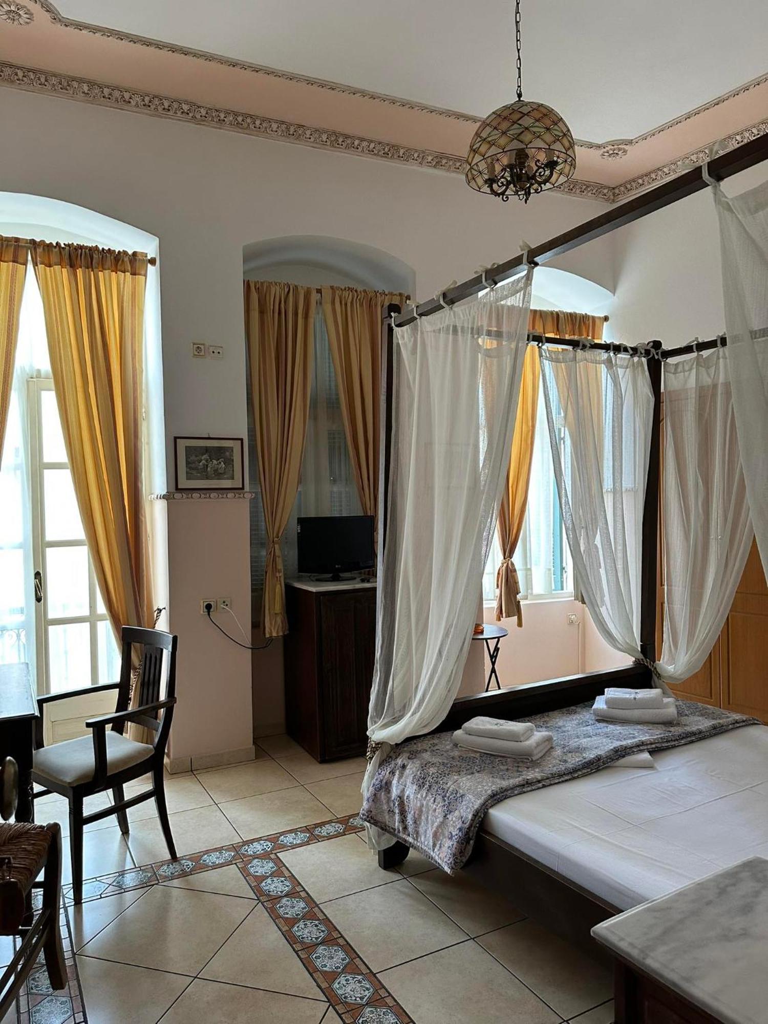 Monte Kristo Hotel Ermoupoli Buitenkant foto